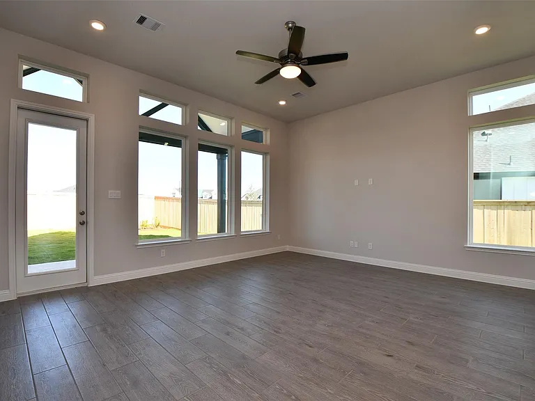 19718 Dwight Eisenhower Dr — Photo 15