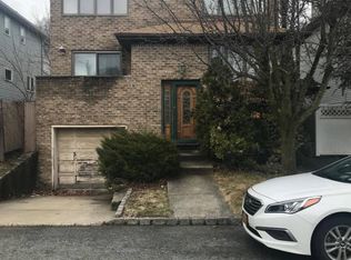 24 Greenway Dr, Staten Island, NY