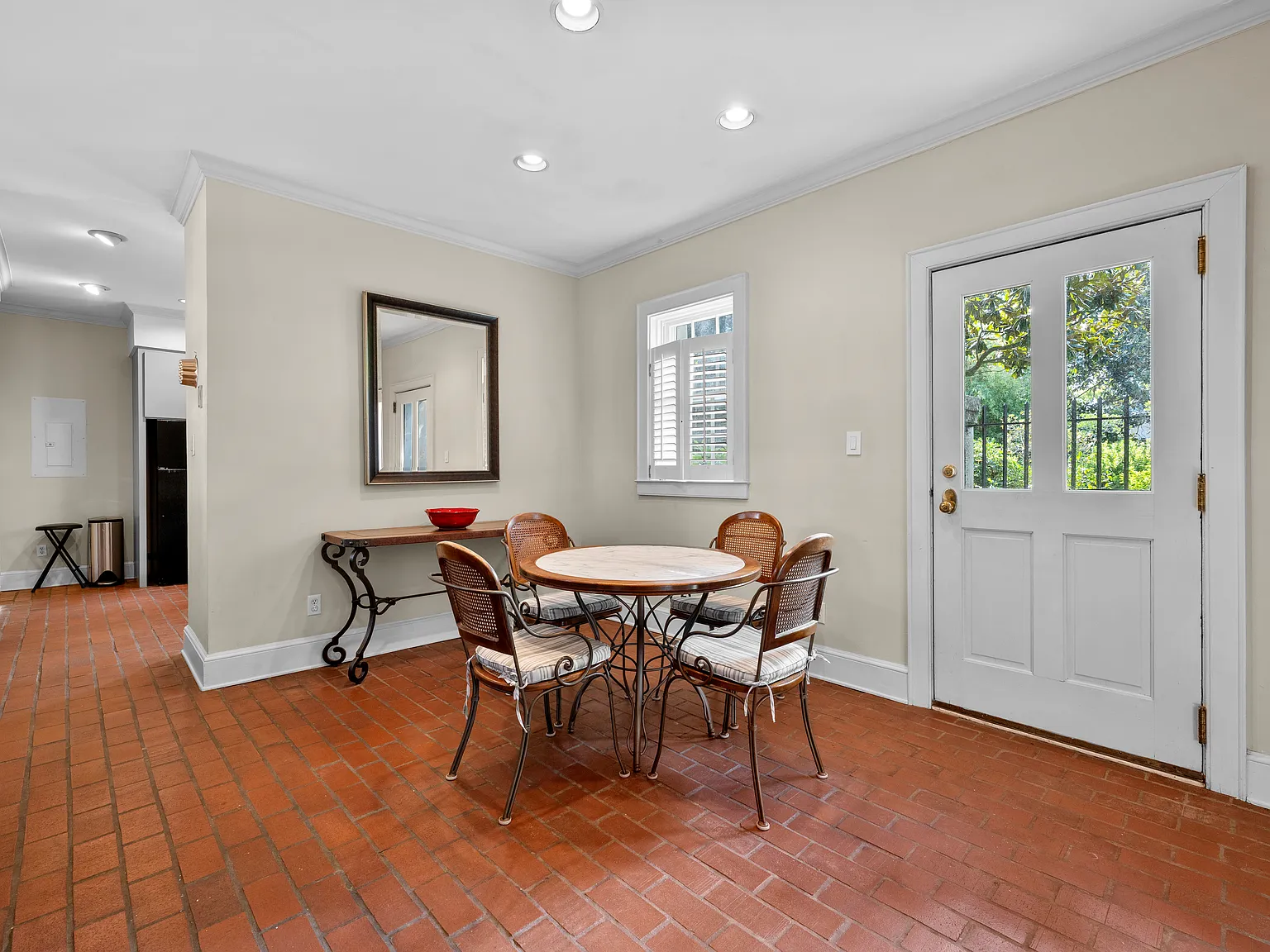 2 bed, 2000 sqft, $5,500 — Photo 3