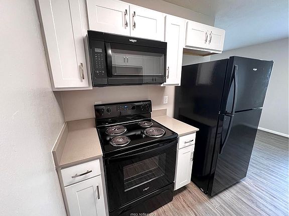 3rd image of 619 W Ridge Dr