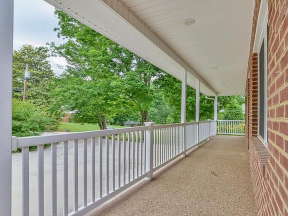 4th image of 2031 North Ln