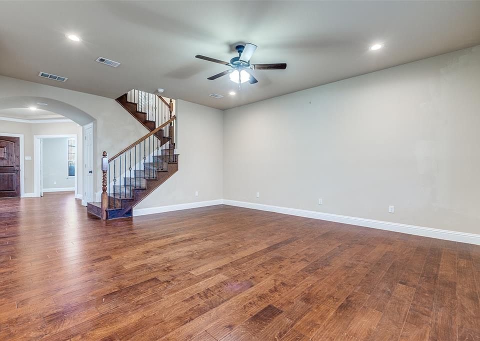 1st image of 606 Seneca Blvd