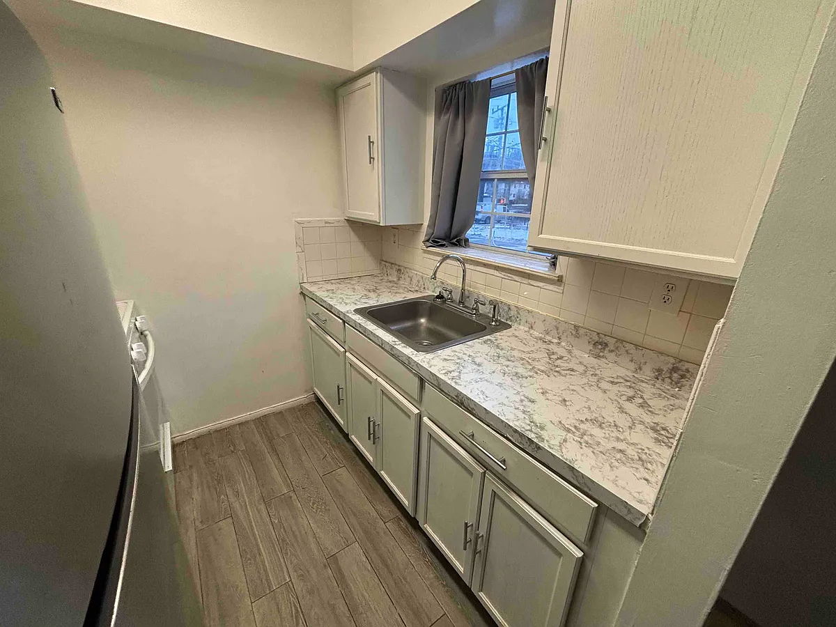 Building Photo - 193 Beach 59th St #1