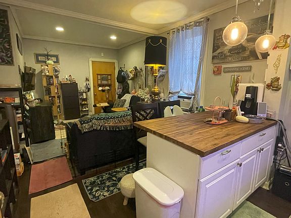 4th image of 5332 Pine St Floor 1