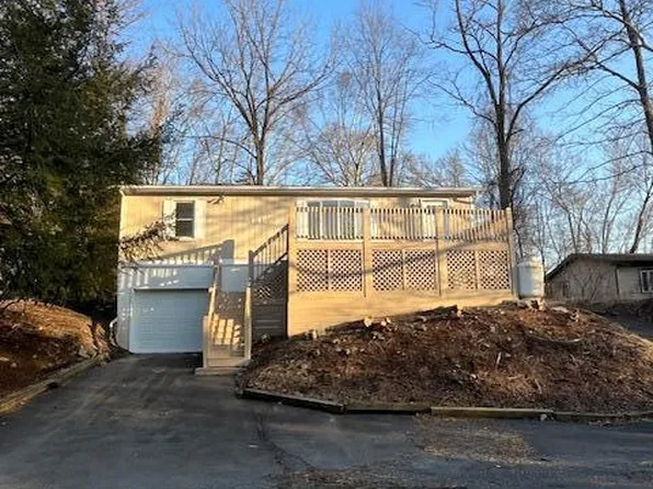 157 Pinewood Dr N, East Stroudsburg, PA 18302