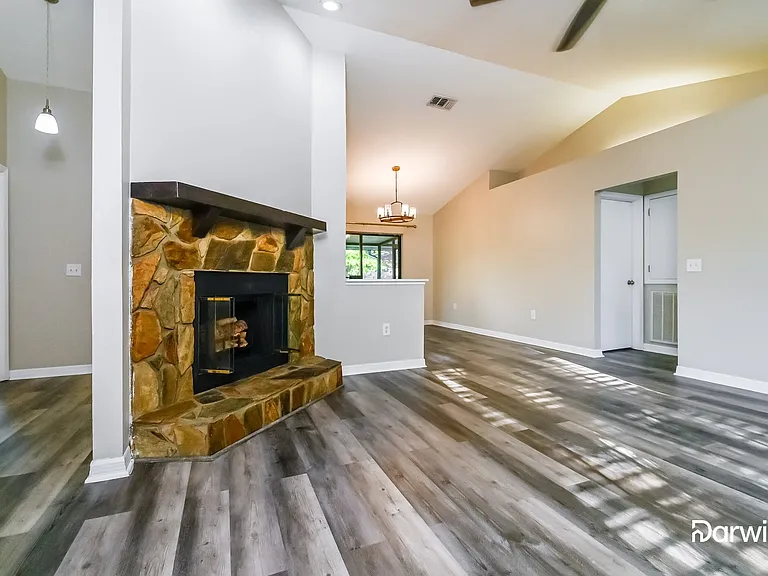 7986 Benjamin Dr — Photo 3