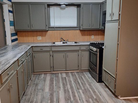 3rd image of 204 Dorothy Dr