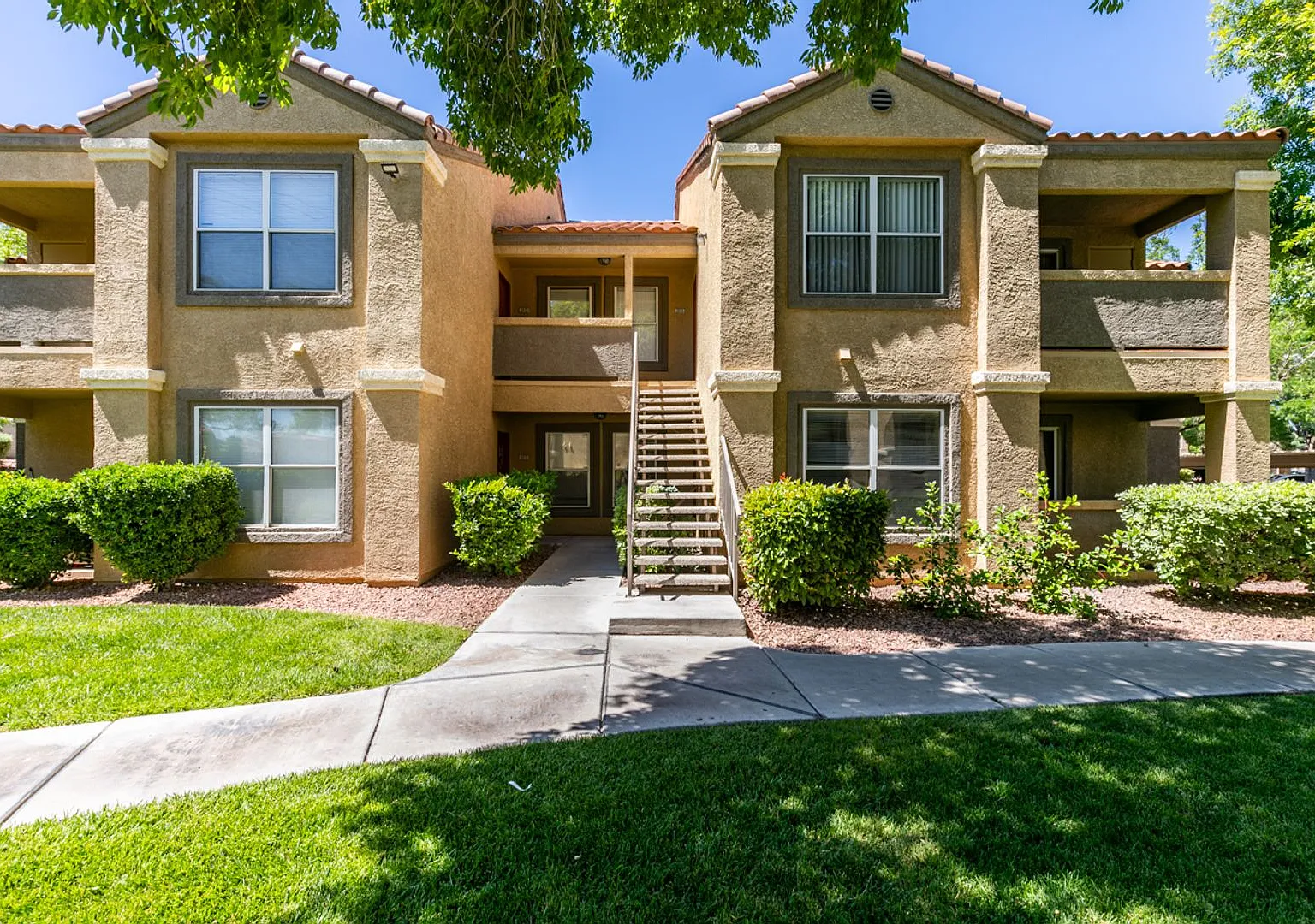 Beautiful 2Bed/2Bath First Floor Condo located in Silverado Ranch — Photo 1