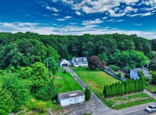 896-894 Main Rd, Tiverton, RI 02878