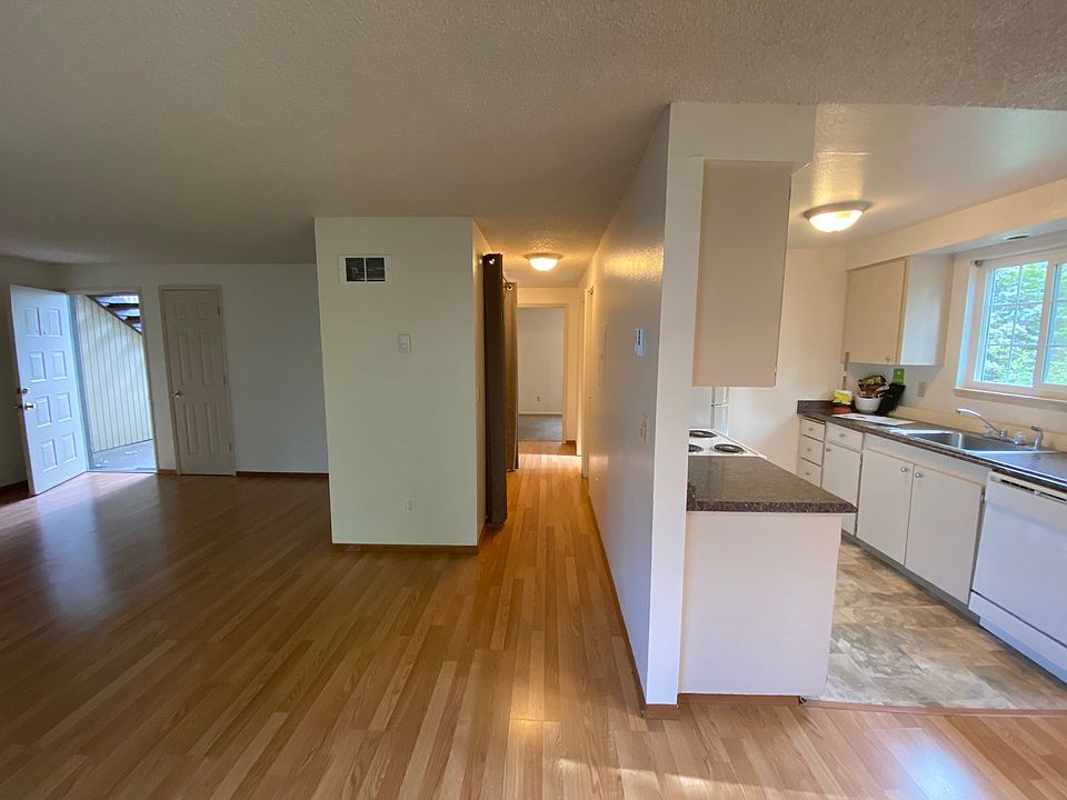 1st image of 3318 Willow Ct SE #652