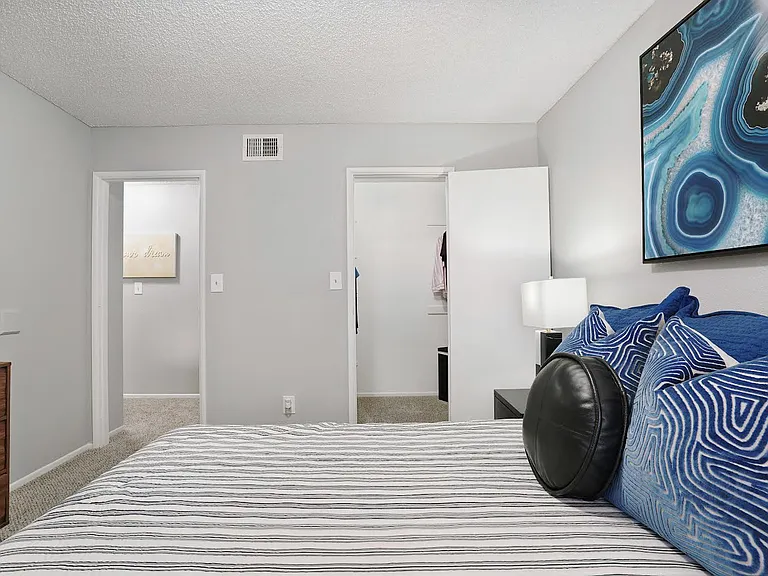 Falcon Glen Apartments — Photo 34