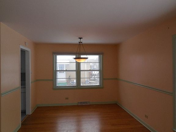3rd image of 409 Carey Ct