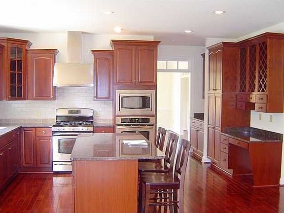 Bright, gleaming kitchen with SS appliances, granite counters
