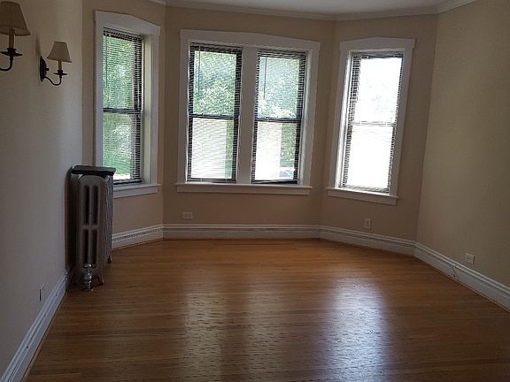3rd image of 516 S Austin Blvd APT 1E