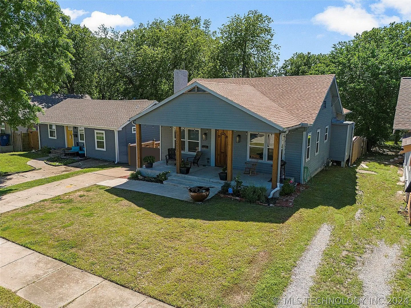 Charming 3 Bed, 2 Bath Bungalow Near Downtown Tulsa! — Photo 2