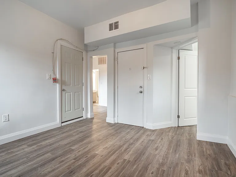 524 King St E #3 — Photo 9