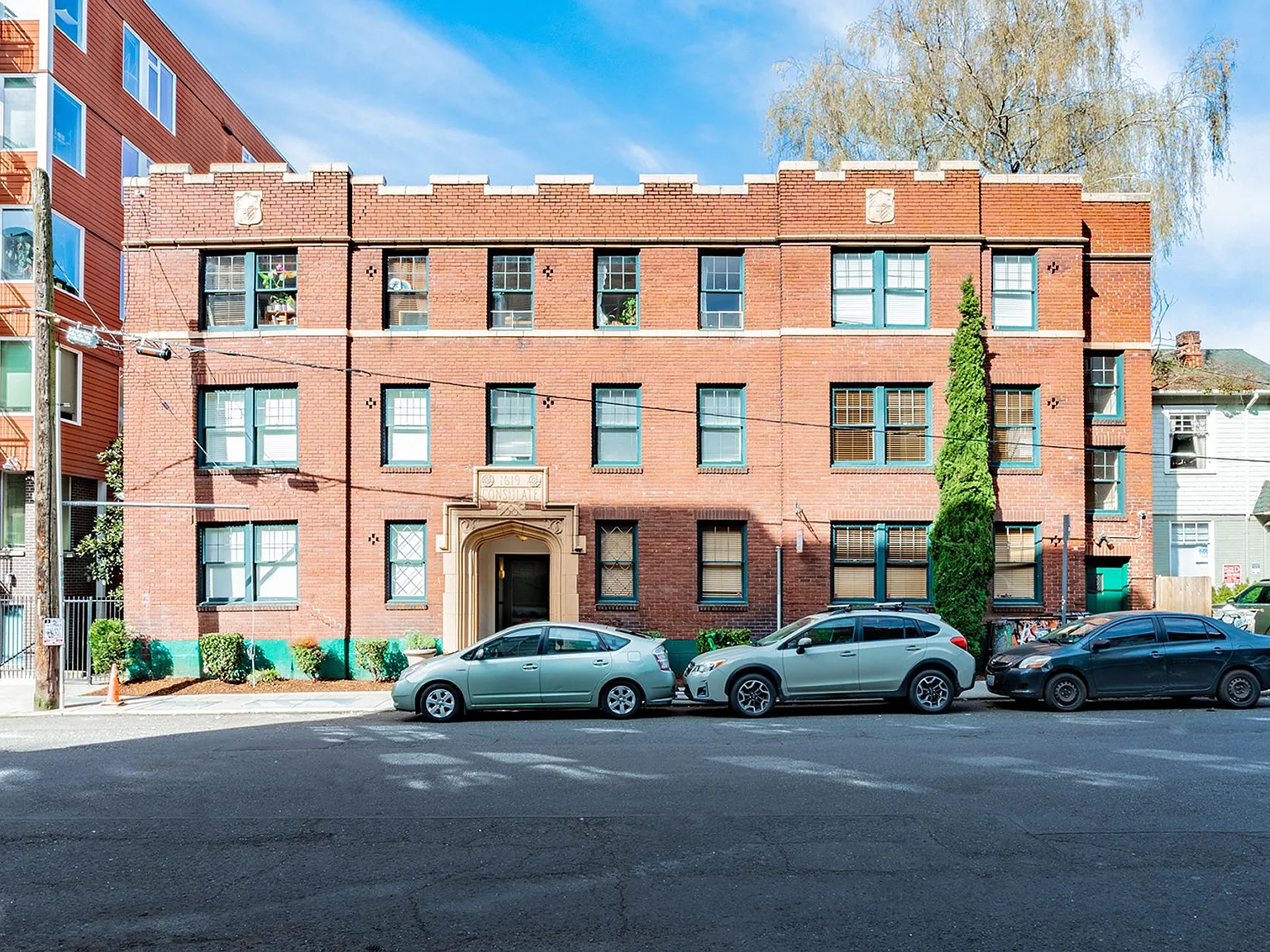 Consulate — Photo 2
