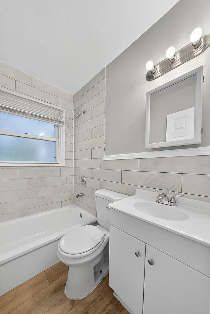 251 Midlothian Rd — Photo 2
