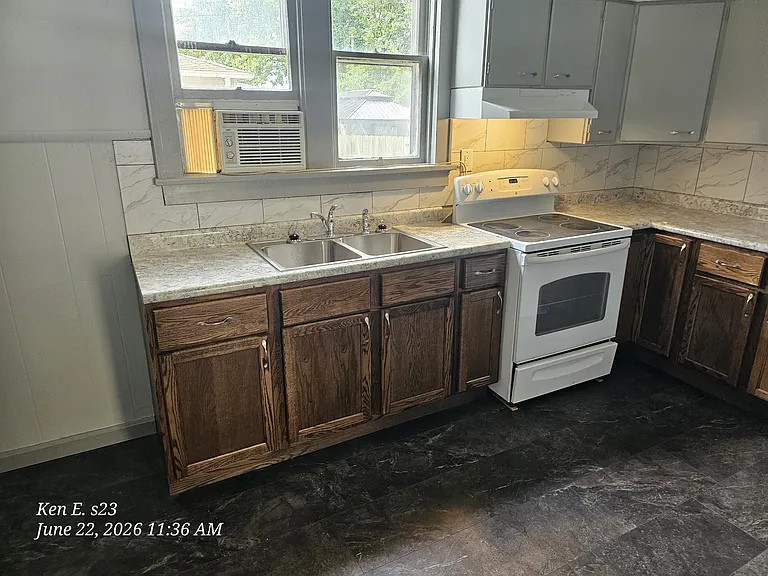 1315 Kinzy St #A — Photo 1