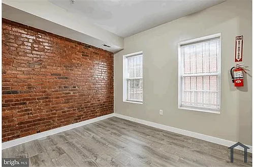 302 V St NE #1 Photo 1
