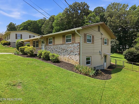 3rd image of 4933 Fleetwood Dr