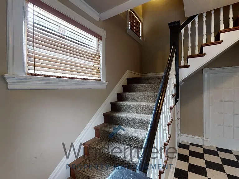 309 E Birch St — Photo 4