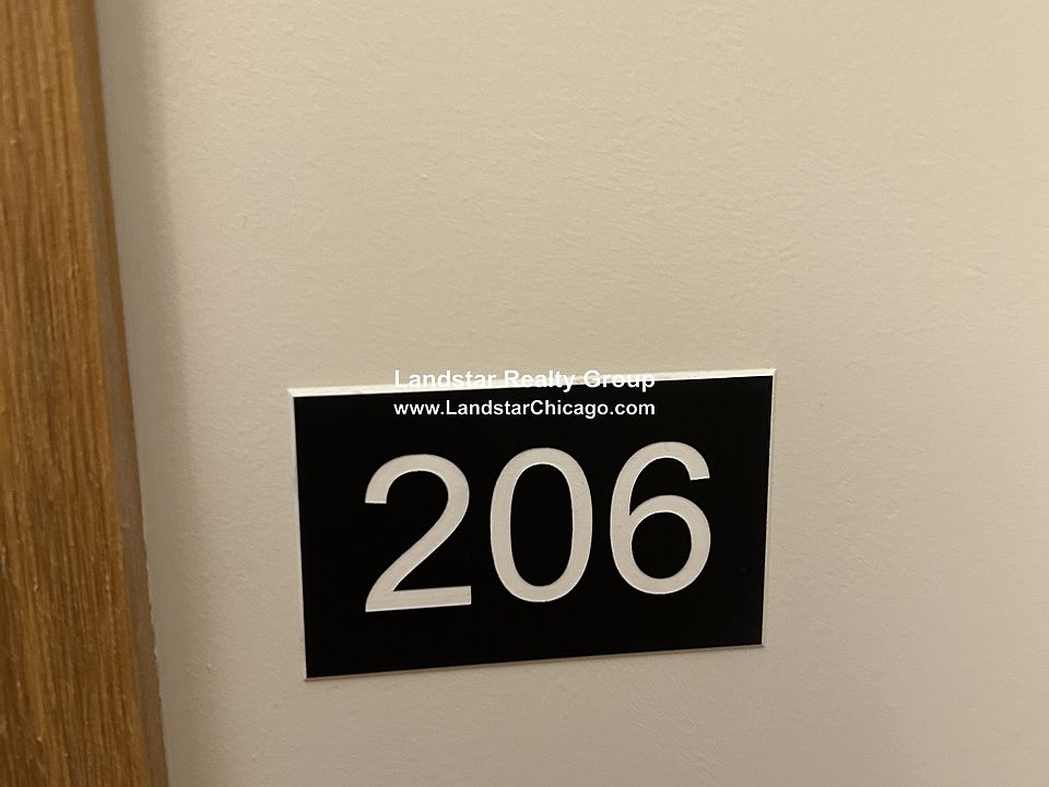 1st image of 4611 S Ellis Ave #206