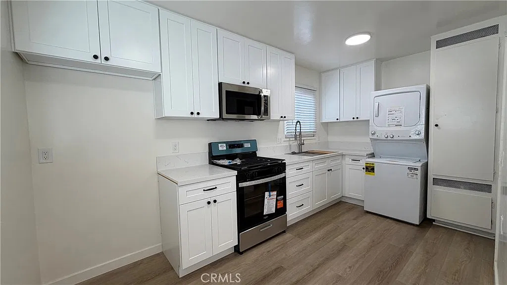2 bed, 750 sqft, $2,600 — Photo 1