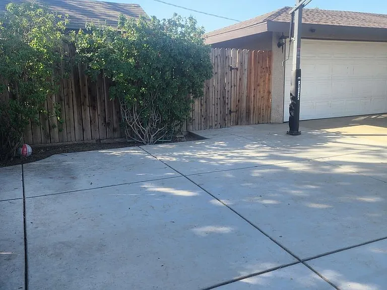2813 Coventry Dr — Photo 11