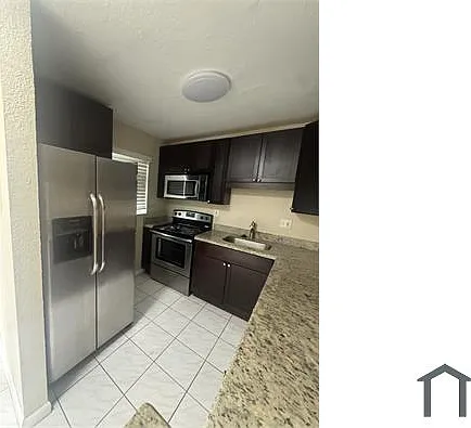 837 NE 18th Ct #7 — Photo 1