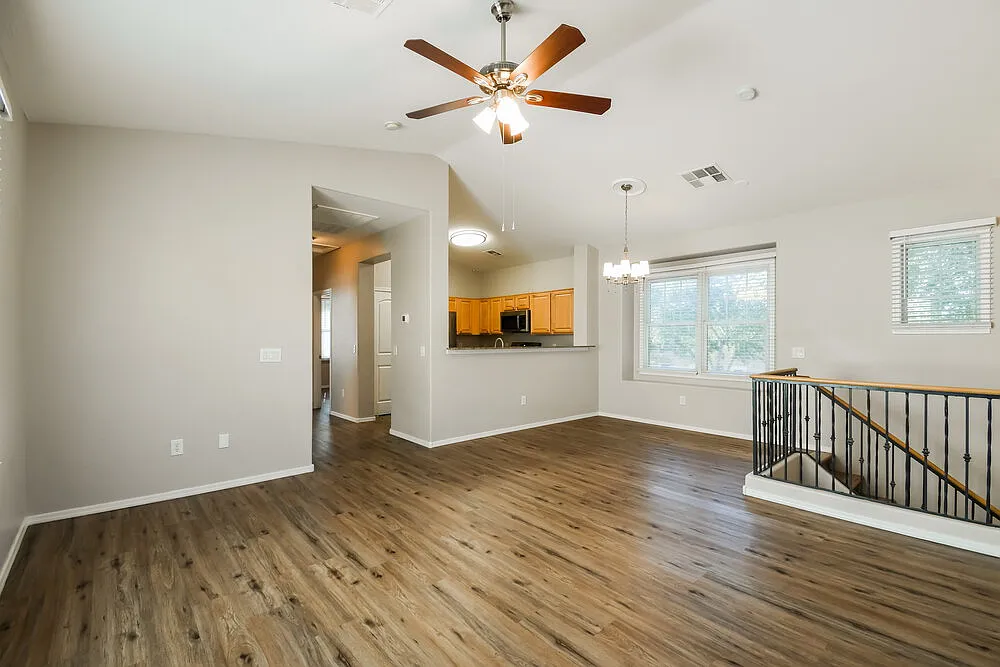 3 bed, 2.0 bath, 1228 sqft, $2,005 — Photo 4