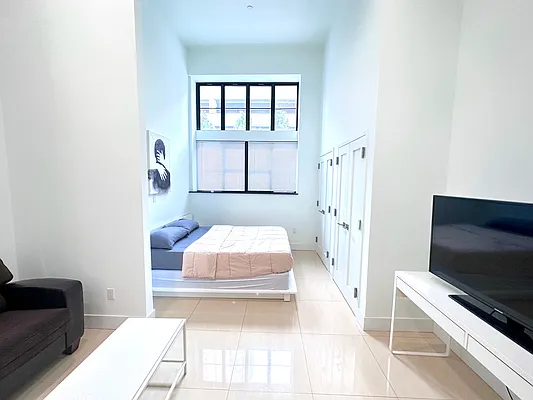 Rented by R New York | media 9