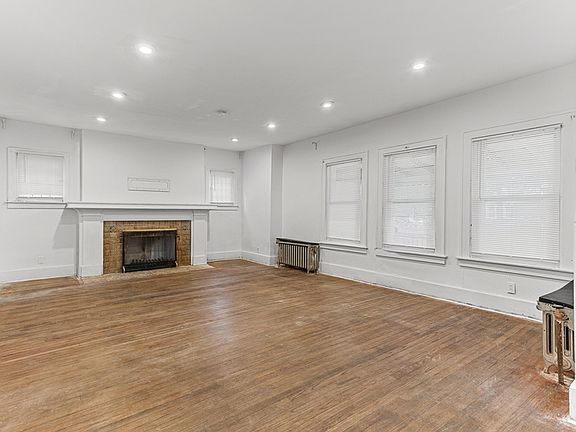 3rd image of 4357 Fullerton Ave