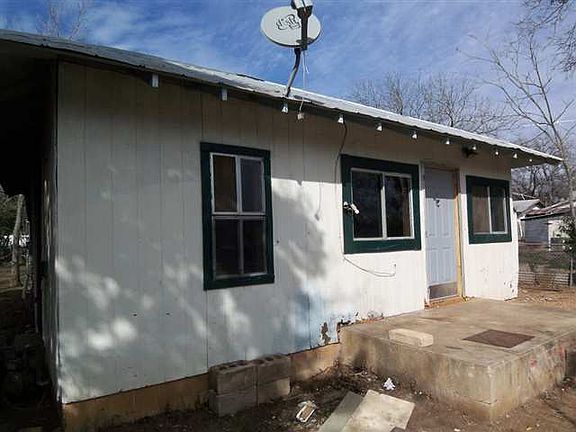 2nd image of 204 E Willow St