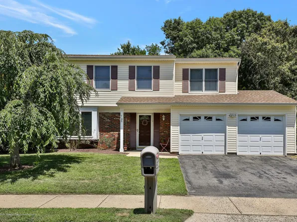 76 Glen Arden Dr, Howell, NJ 07731