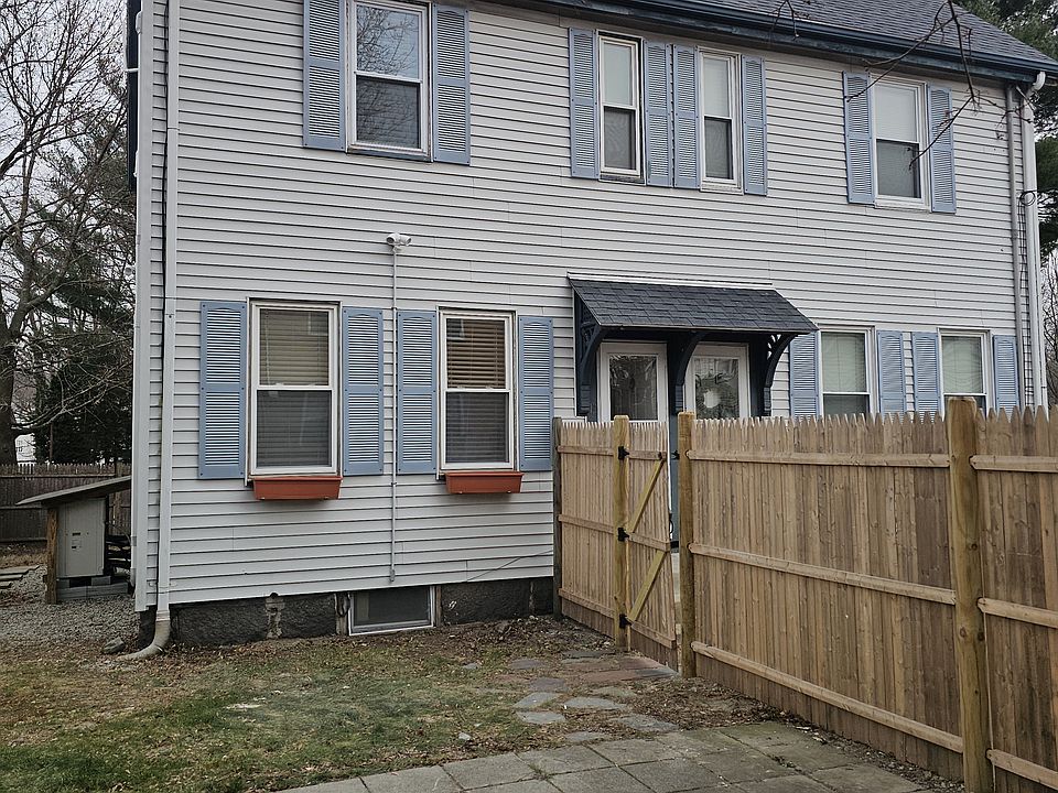 1st image of 12 Hall Pl #12
