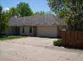 802 Fox Run Dr, Clinton, MO 64735