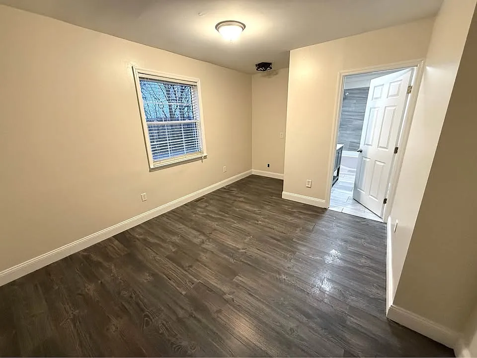 3 bed, 1300 sqft, $1,995 — Photo 3
