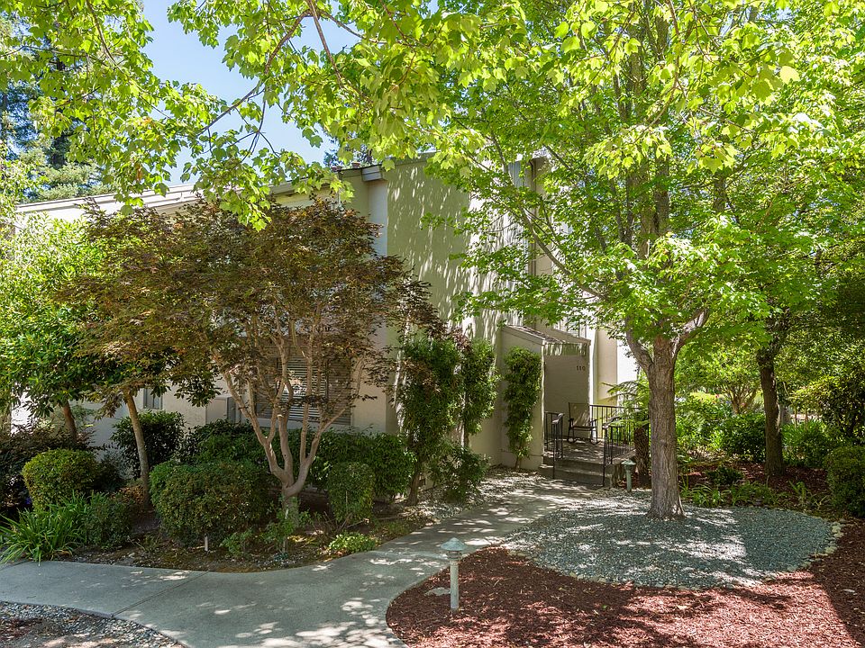 1st image of 110 Sand Hill Cir