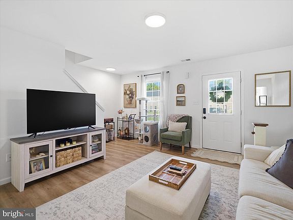 4th image of 204 White Violet Way