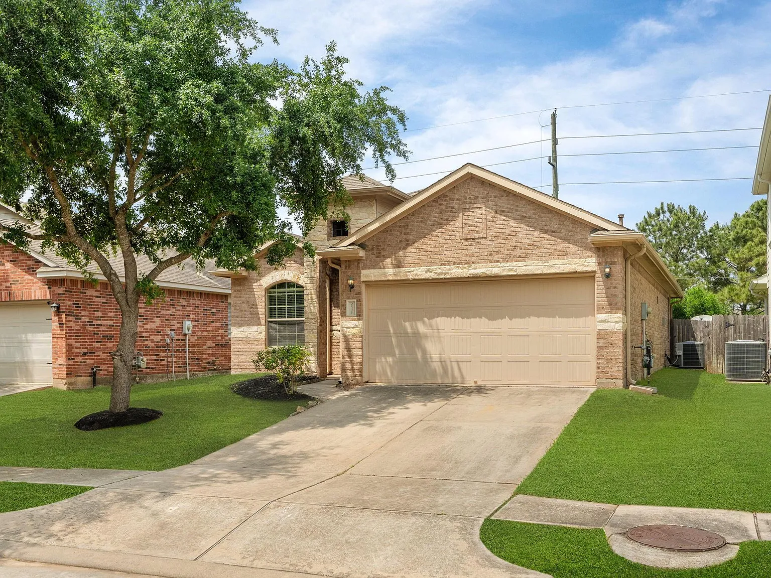 3 bed, 2.0 bath, 1580 sqft, $2,100 — Photo 2
