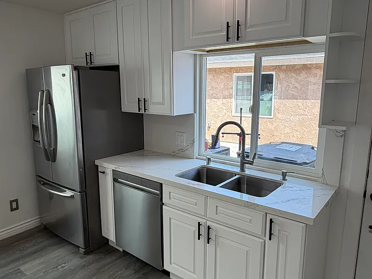 2513 W Occidental St — Photo 4