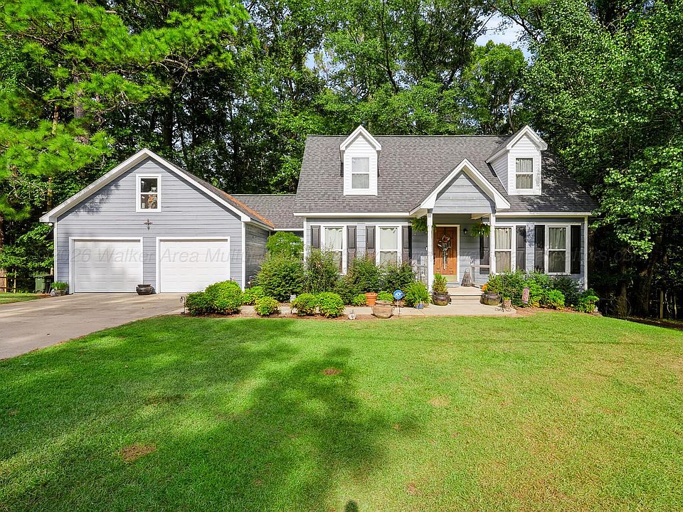 1st image of 2904 Hillcrest Ln