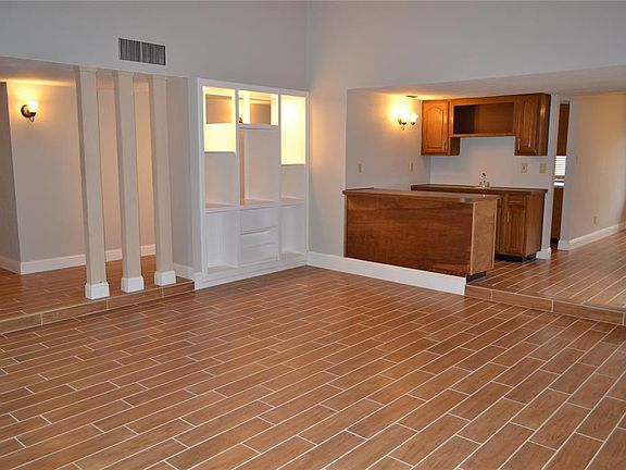 4th image of 320 Park Meadow Way