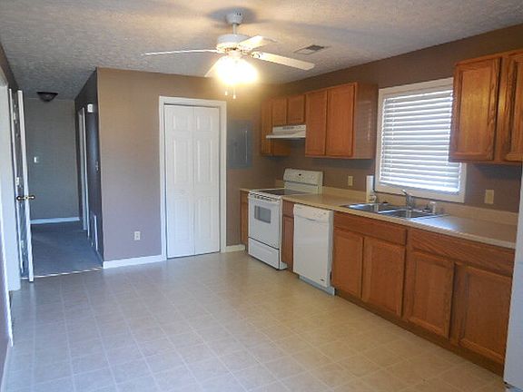 3rd image of 4909 Grandview Dr