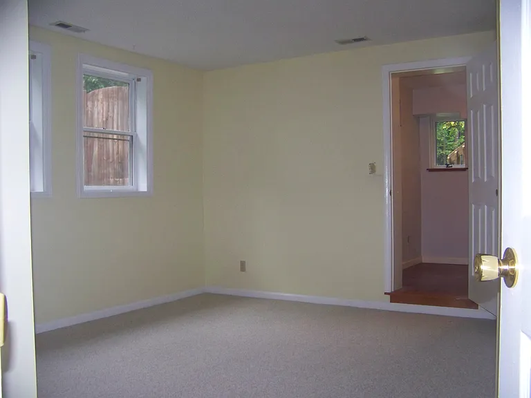 822 Ward St — Photo 14