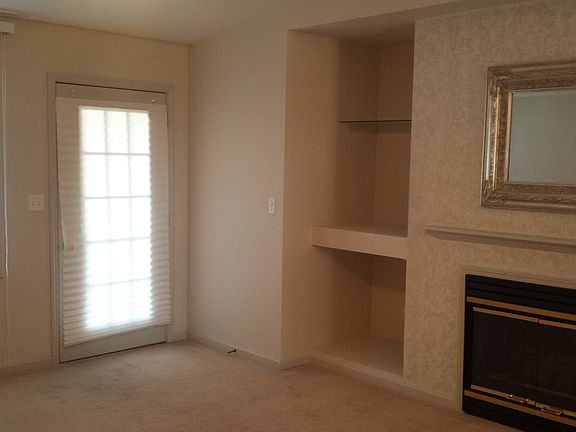 Entrance/living room