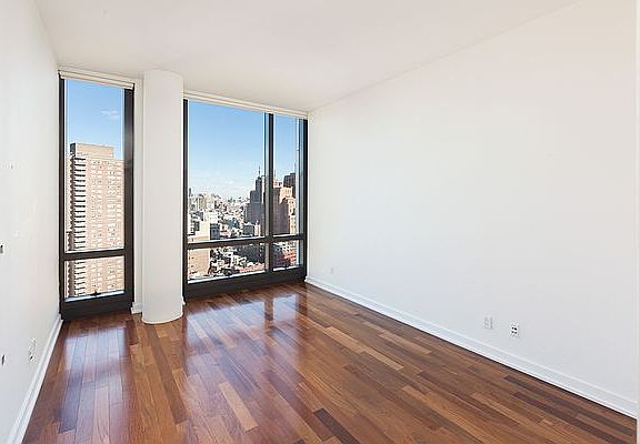3rd image of 101 Warren St APT 2730