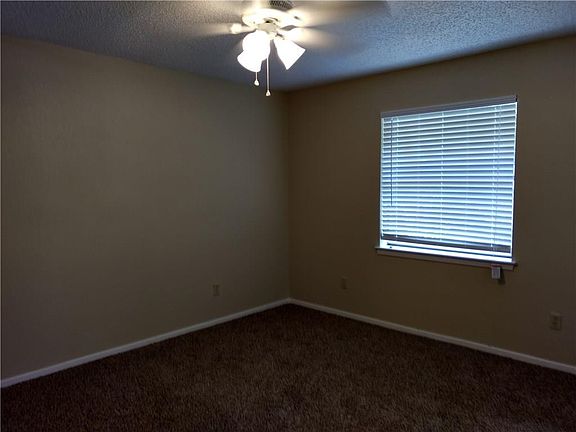 4th image of 721 Bluebonnet Dr