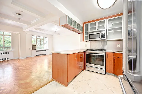 Rented by Urbane Brokerage | media 8